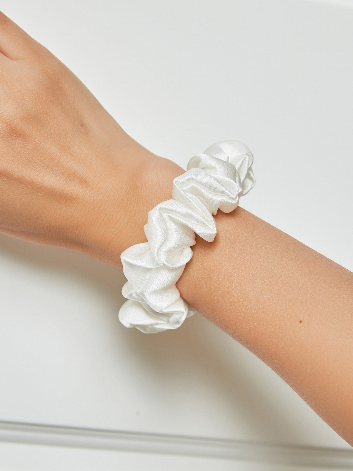 [Vit] SilkSilky-SE 19Momme Rent Silke Scrunchie 001