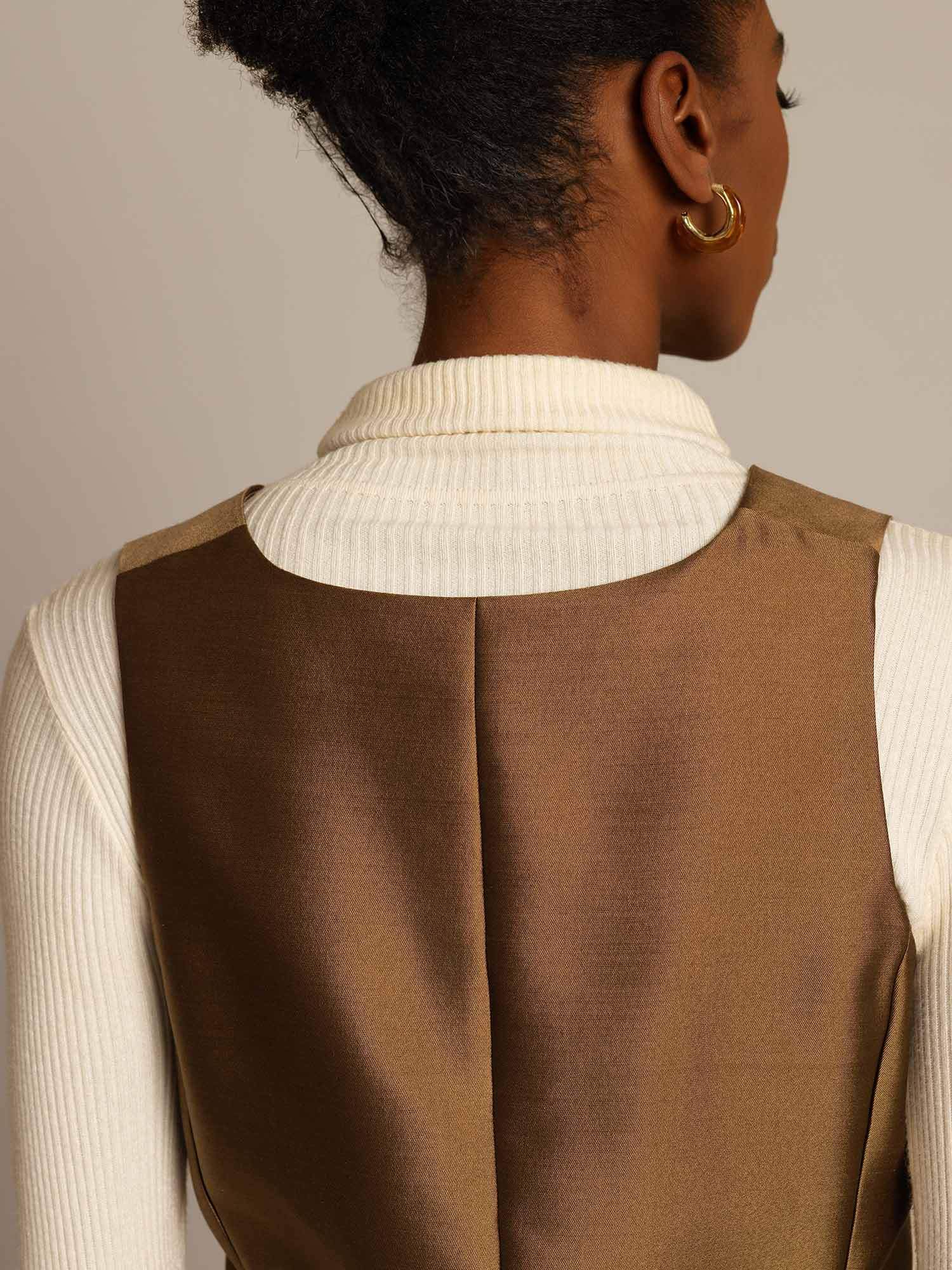 [Brons] SilkSilky-SE 32Momme Silk-Wool Blend Womens Vest 005,