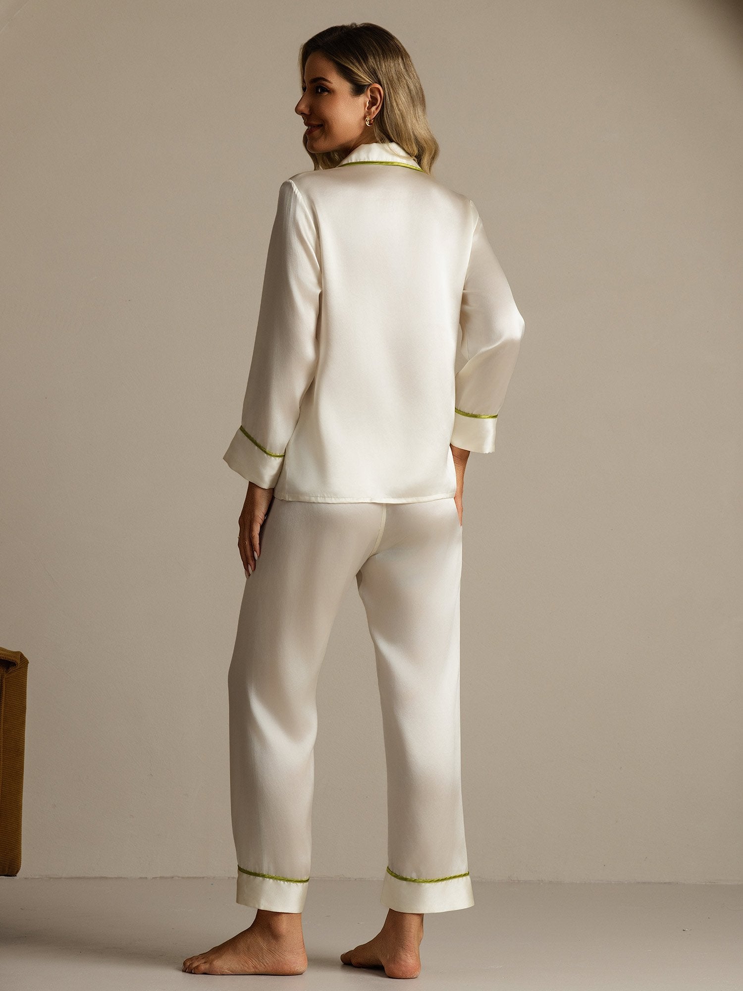 [Vit] SilkSilky-SE Lång Ärm Notchkrage Dam Pyjama 002