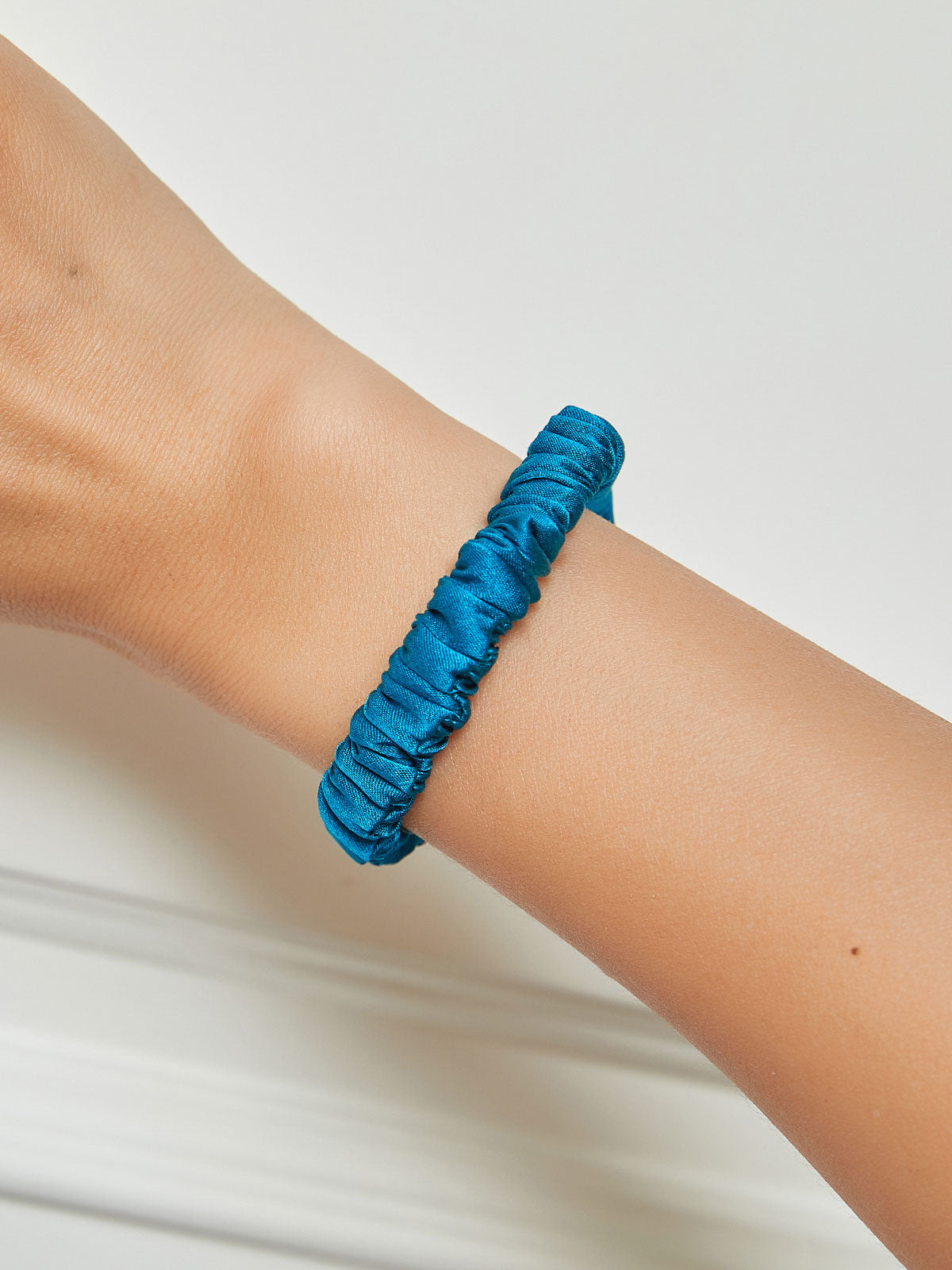 [Kungsblått] SilkSilky-SE 19Momme Rent Silke Scrunchie 001