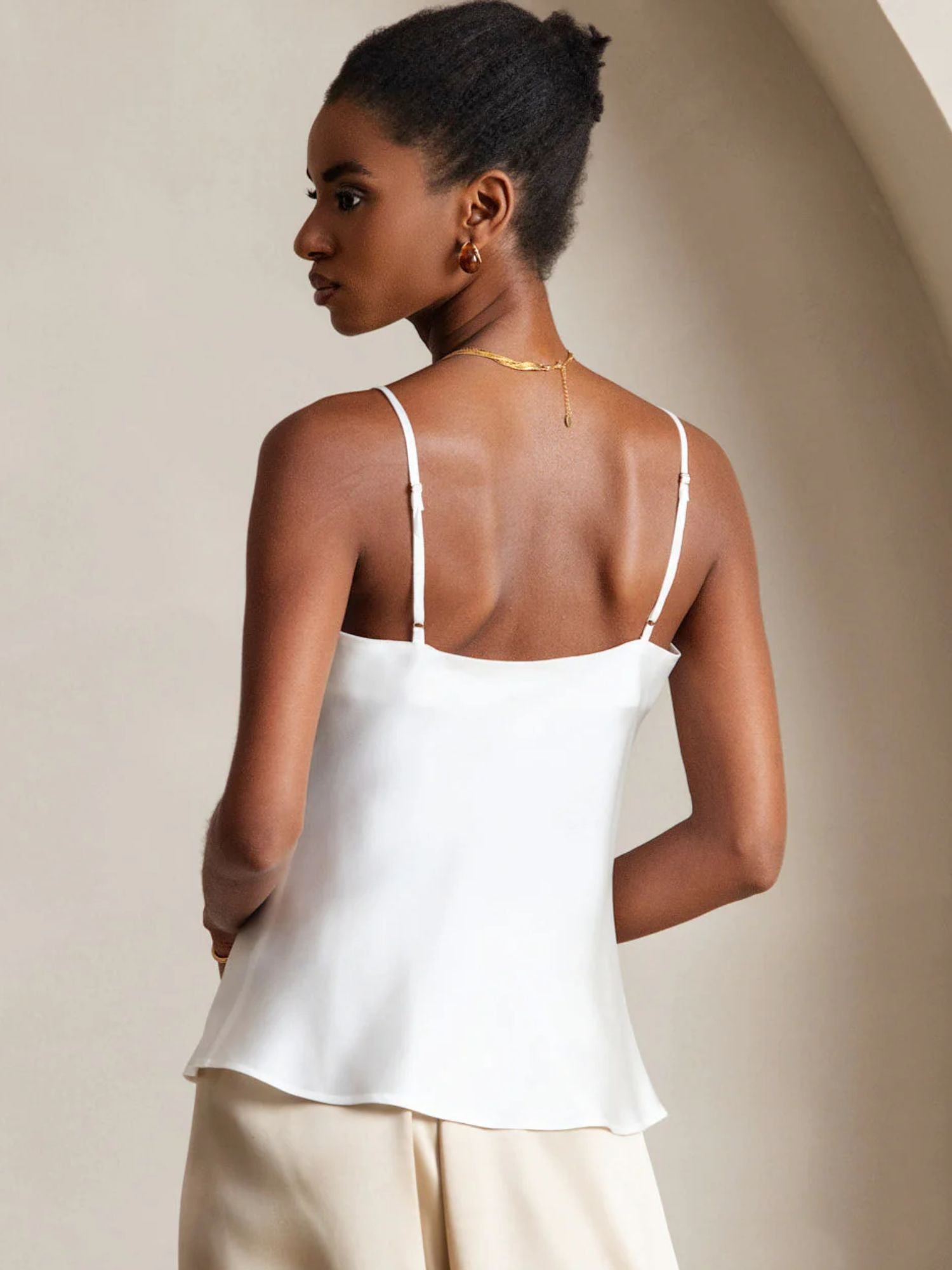 [Vit] SilkSilky-SE Spaghetti Strap V Neck Cami Toppar 002
