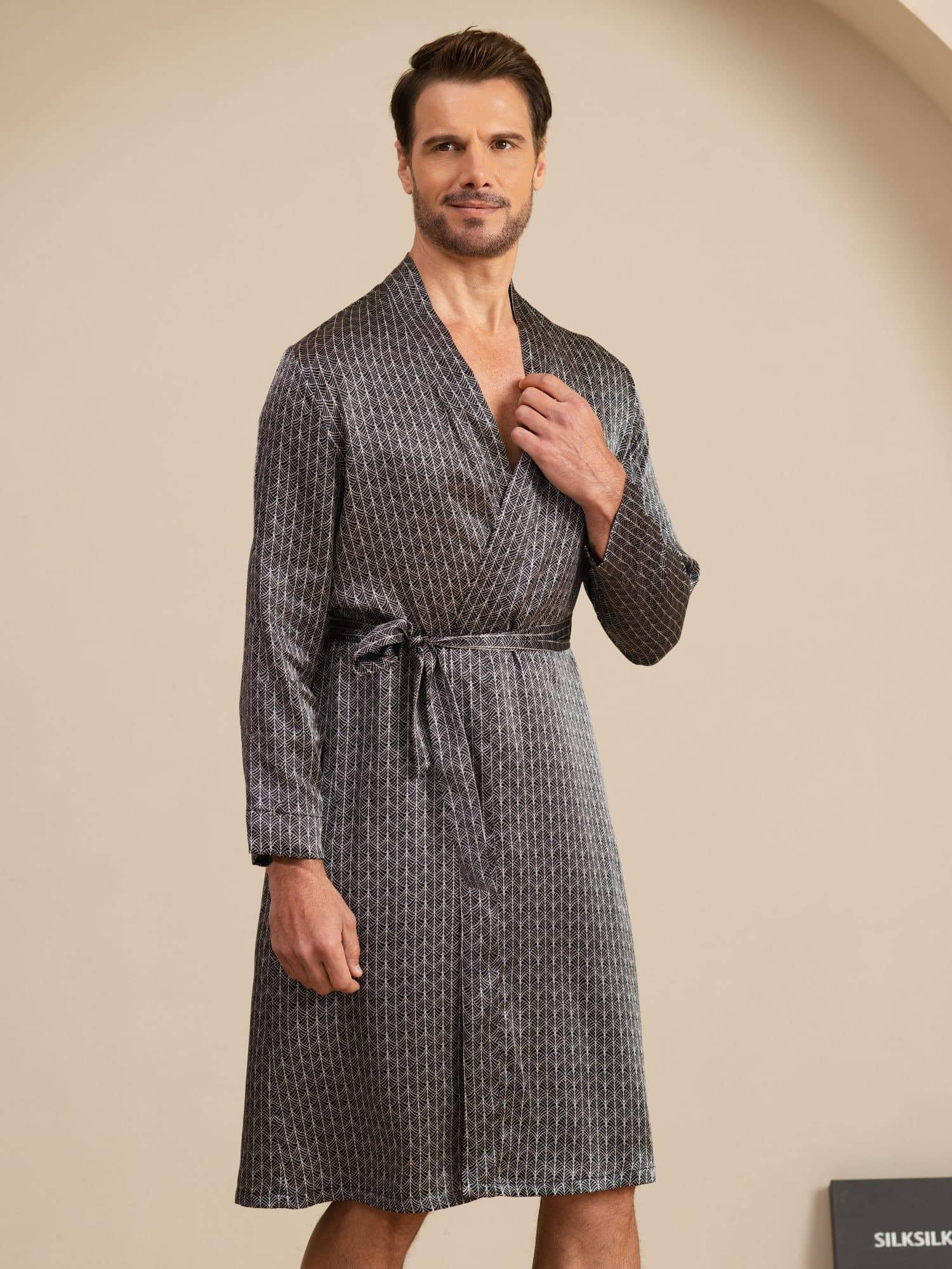 [Svart Ginkgo] SilkSilky-SE Long Sleeve V Neck Herr Morgonrock 002