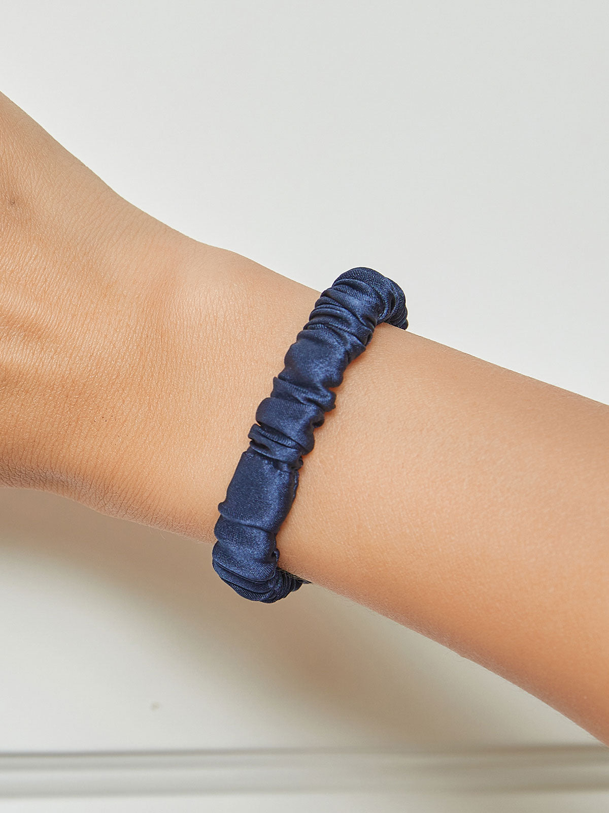 [Mörkblå] SilkSilky-SE 19Momme Rent Silke Scrunchie 001