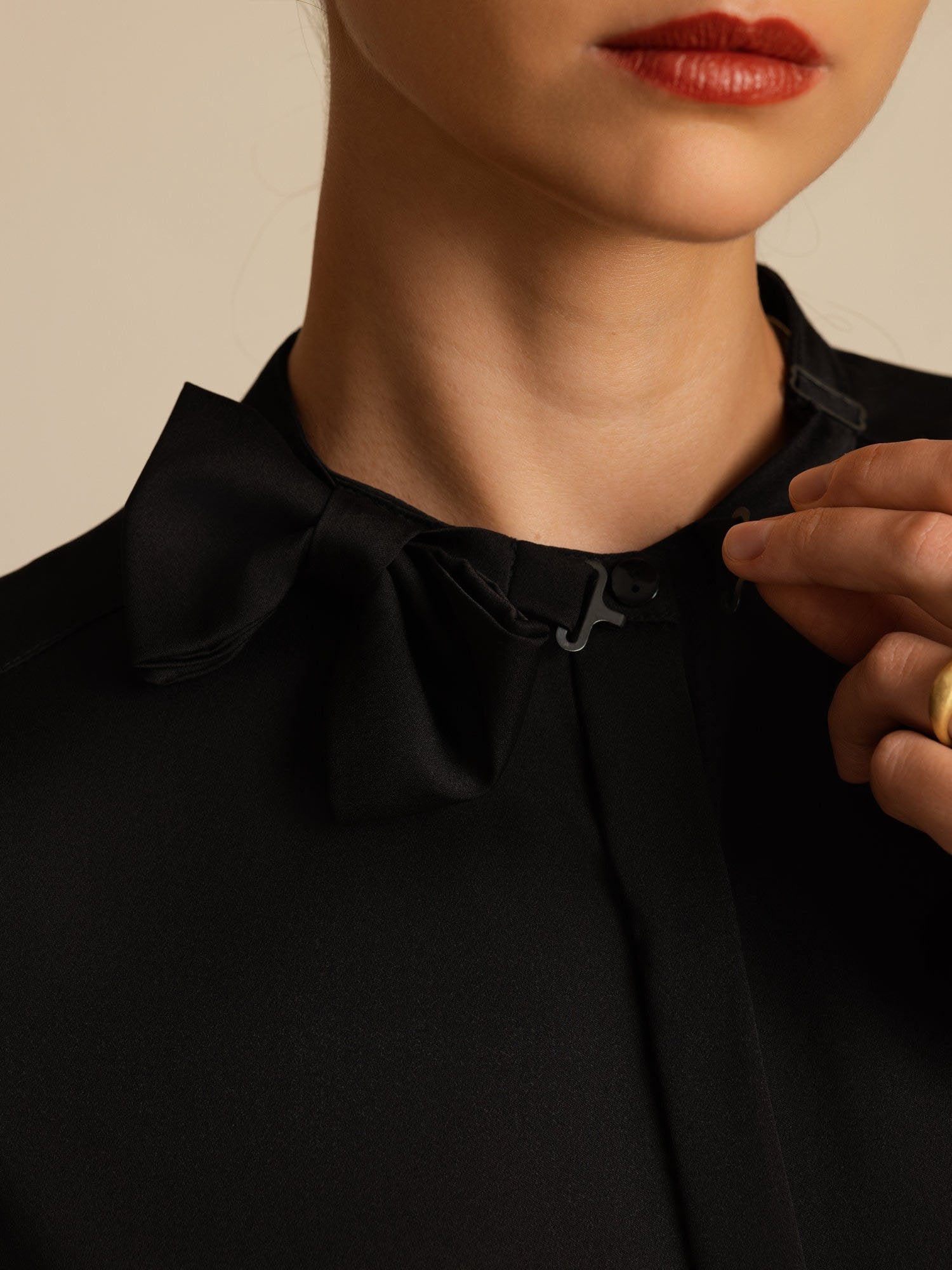 [Svart] SilkSilky-SE 19Momme Silke Lång Ärm Ståkrage Blus 005