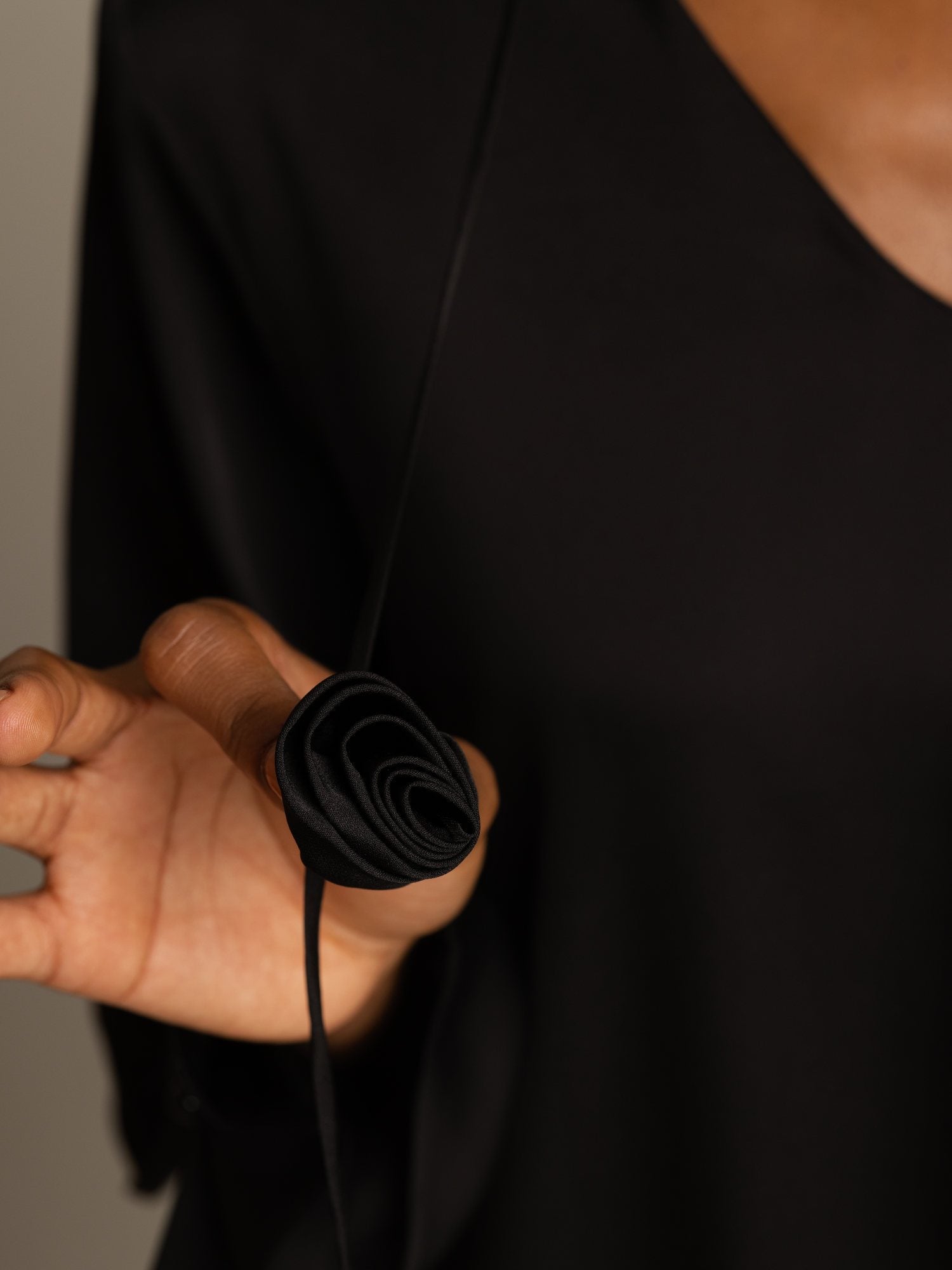 [Svart] SilkSilky-SE 19Momme Silke Lång Ärm V Ringning Blus 005