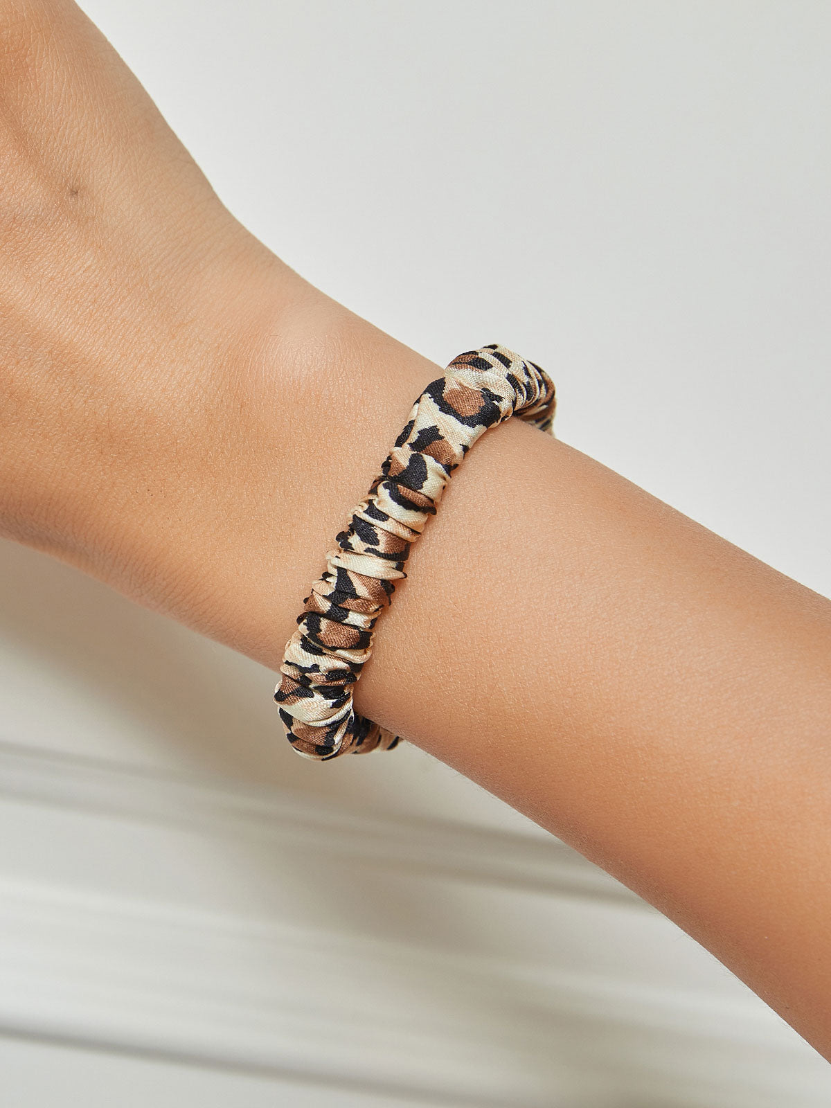 [Leopard] SilkSilky-SE 19Momme Rent Silke Scrunchie 001