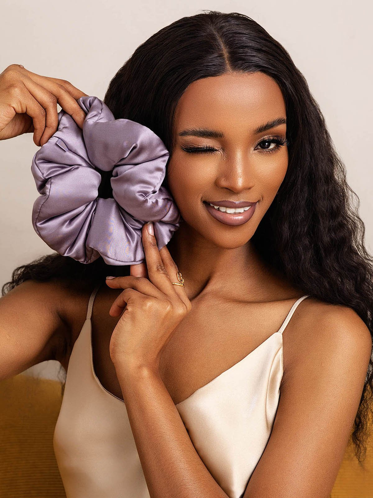 [Mörklila] SilkSilky-SE Rent Silke Scrunchie 003
