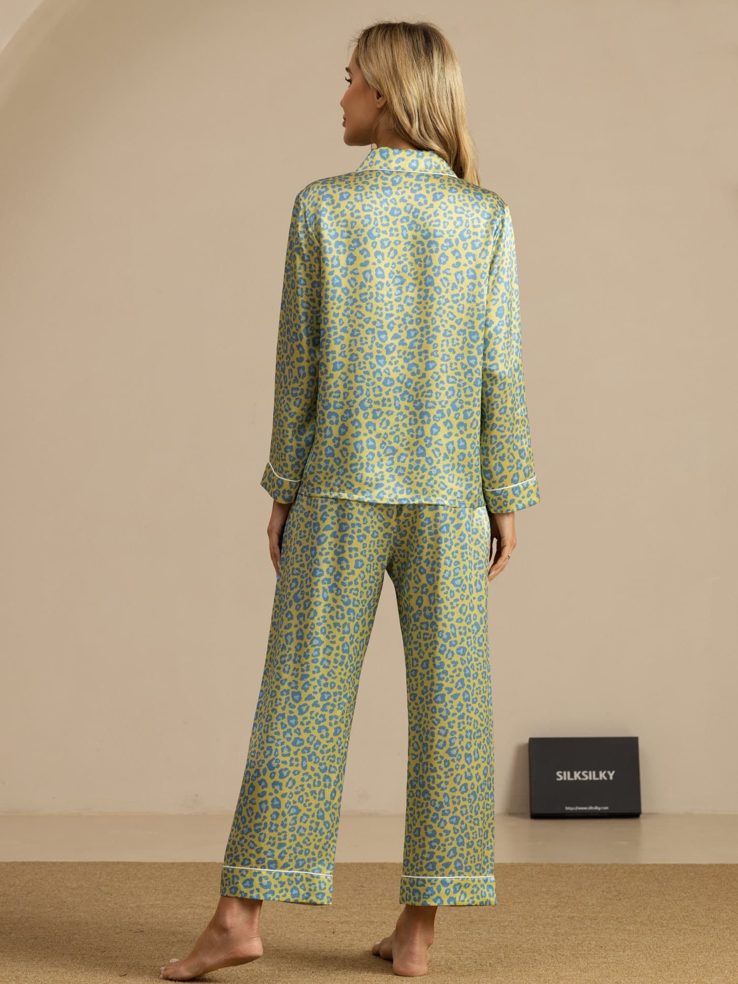 [Grön Leopard] SilkSilky-SE 19Momme Lång Ärm Notchkrage Dam Pyjama 002