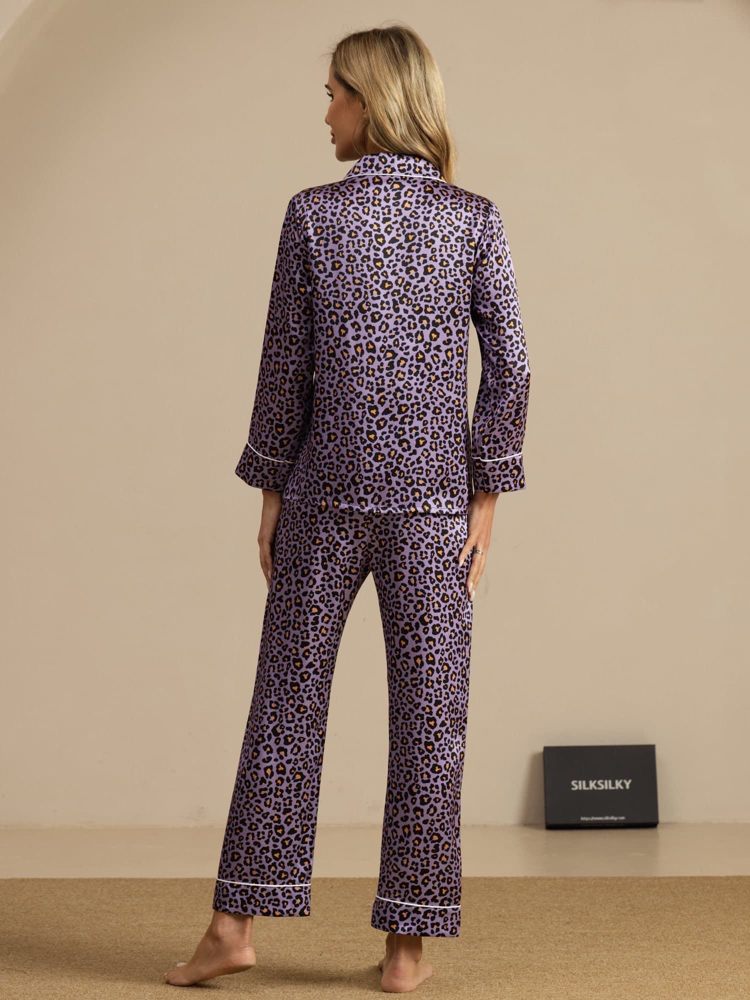 [Lila Leopard] SilkSilky-SE 19Momme Lång Ärm Notchkrage Dam Pyjama 002