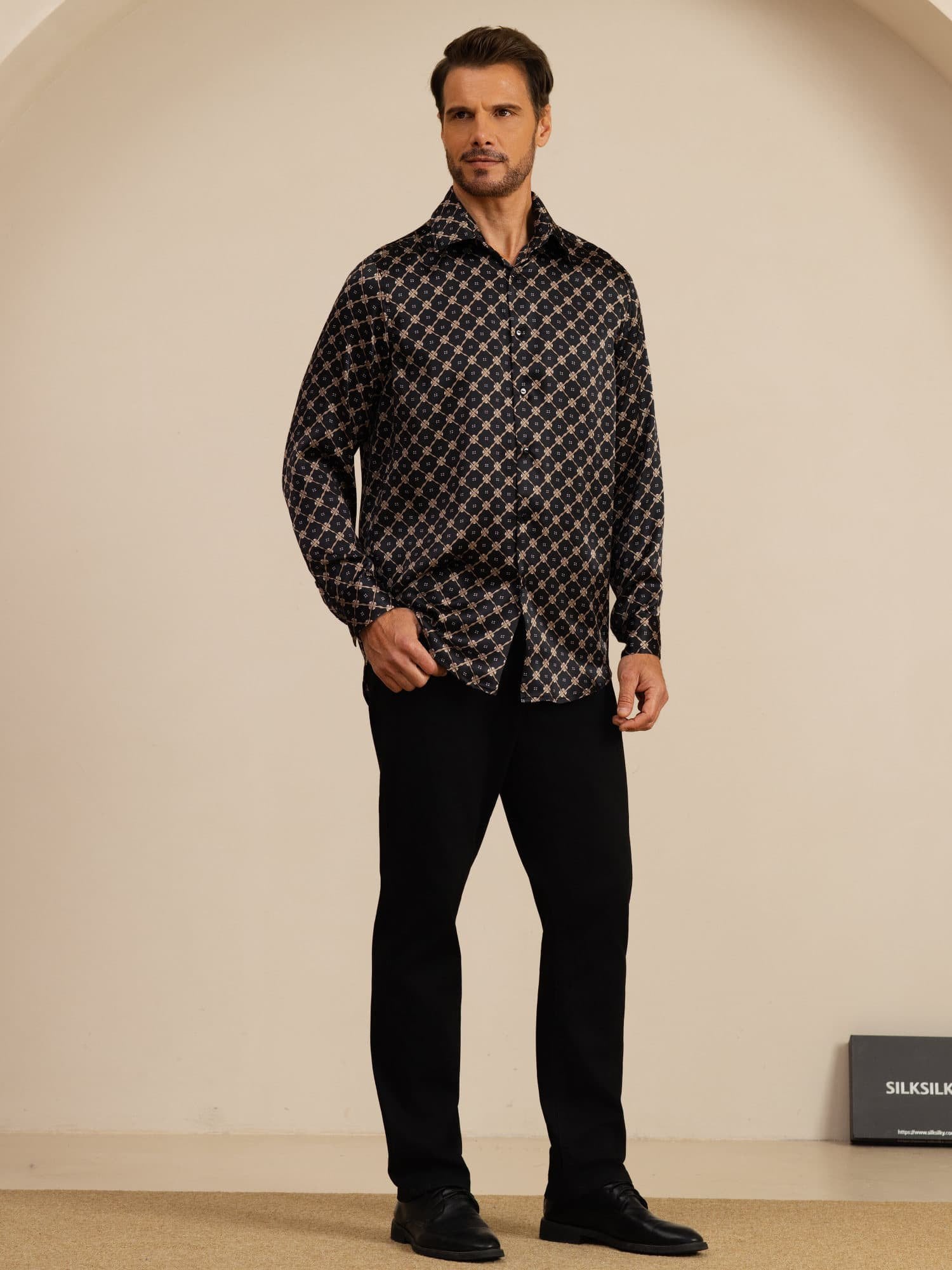 [Svart Kedja] SilkSilky-SE Lång Ärm Slagkrage Herrskjorta 001