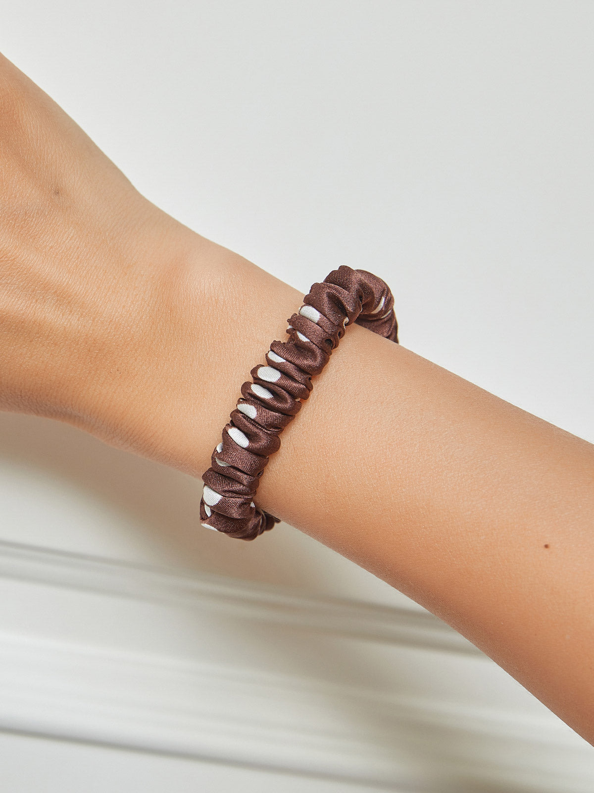 [Coffee] SilkSilky-UK Pure Silk Scrunchie 001