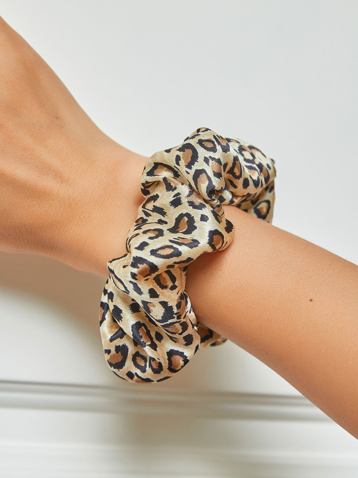 [Leopard] SilkSilky-SE 19Momme Scrunchie 002
