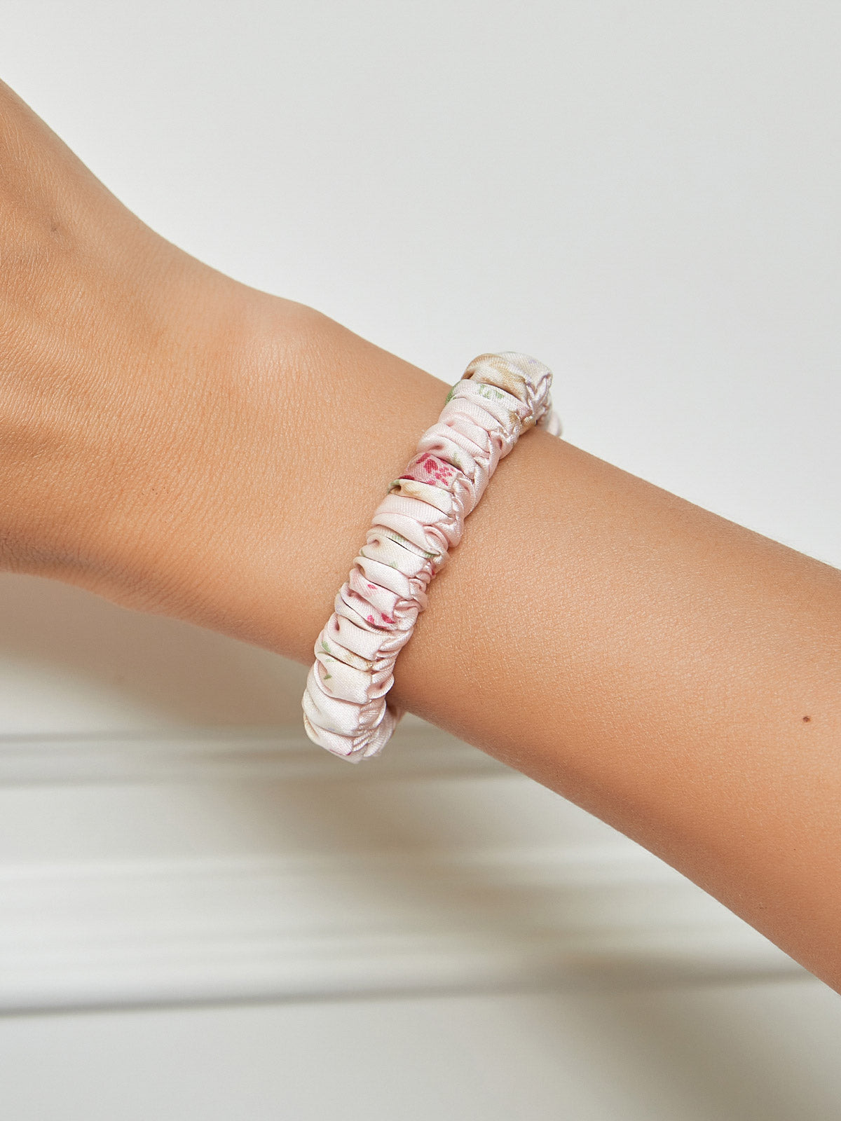 [Light Pink] SilkSilky-UK Pure Silk Scrunchie 001