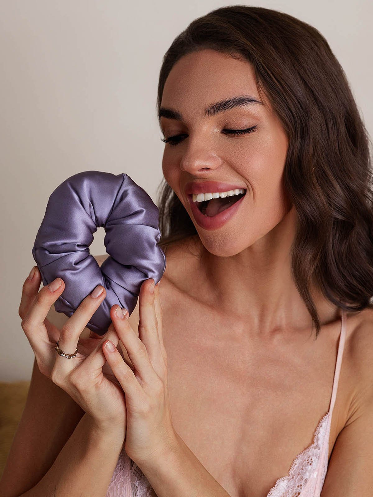 [Mörklila] SilkSilky-SE Rent Silke Scrunchie 001