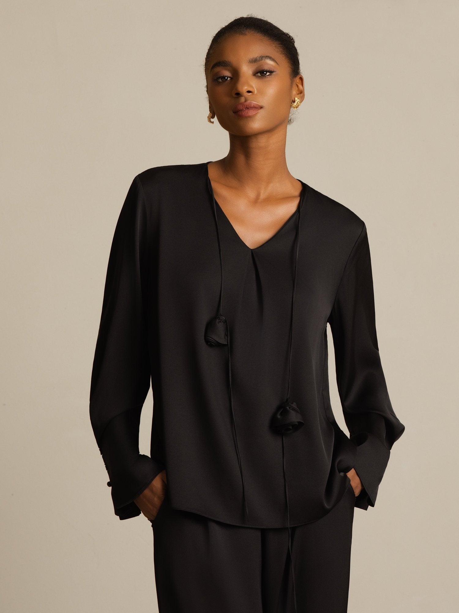 [Svart] SilkSilky-SE 19Momme Silke Lång Ärm V Ringning Blus 001