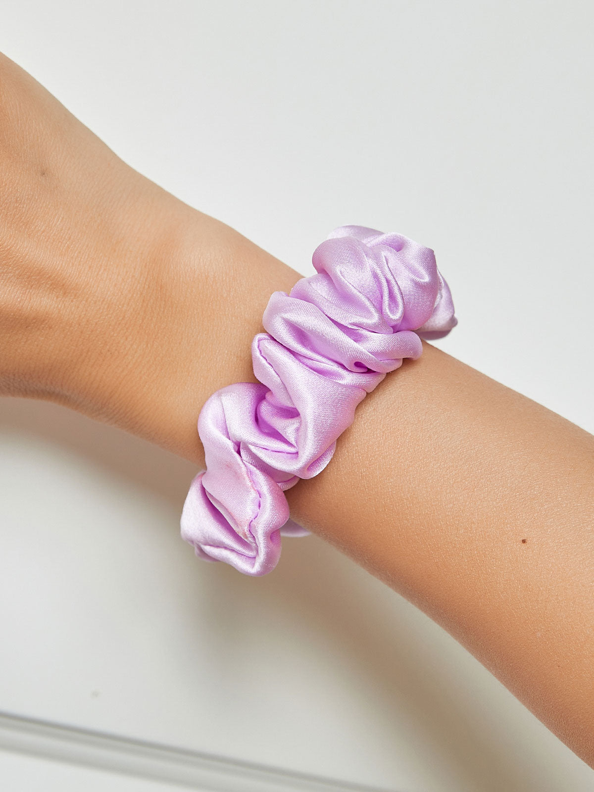 SilkSilky SE 19Momme Rent Silke Scrunchie Lavendel 001