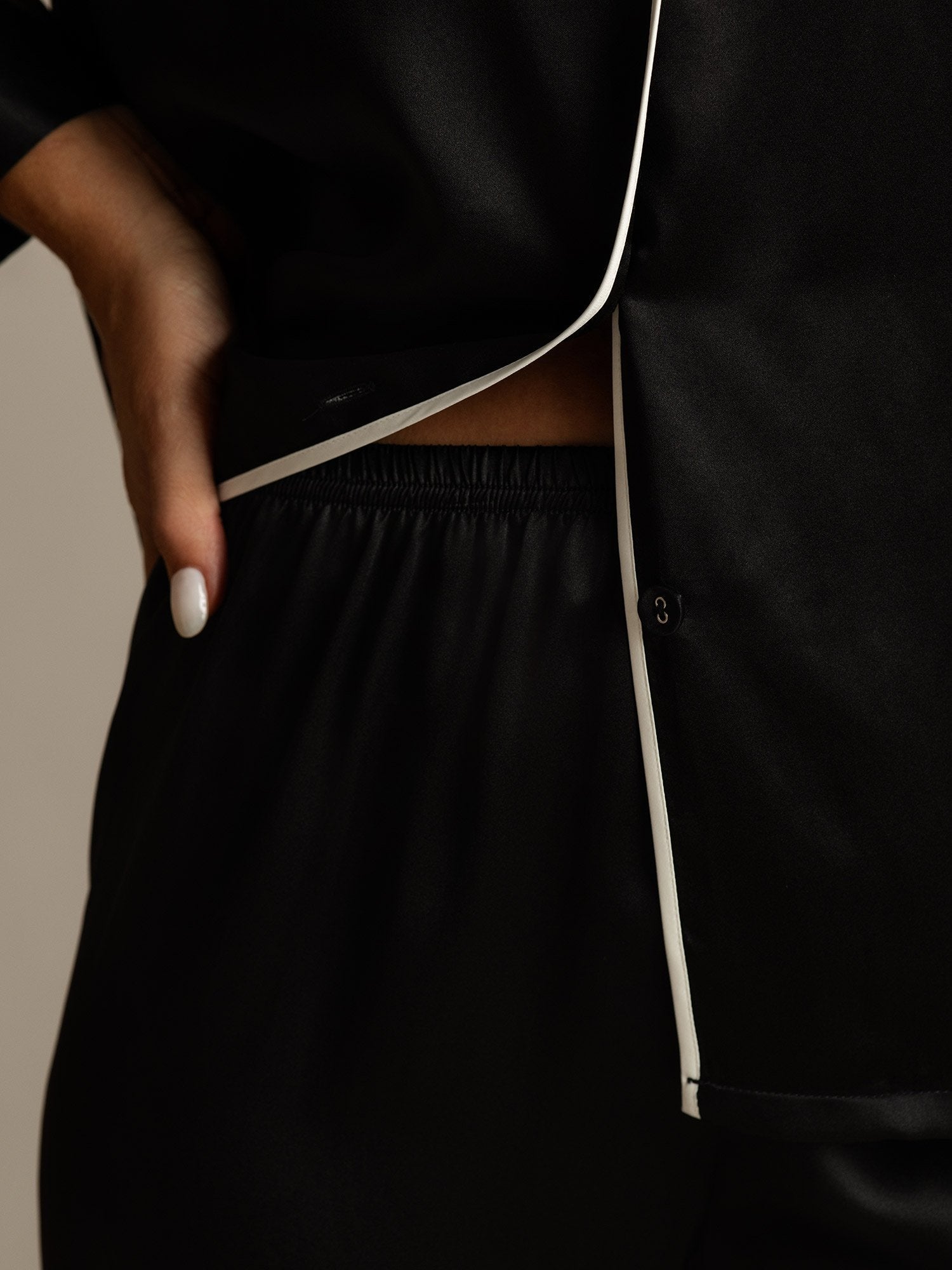 [Svart] SilkSilky-SE Lång Ärm Notchkrage Dam Pyjama 005