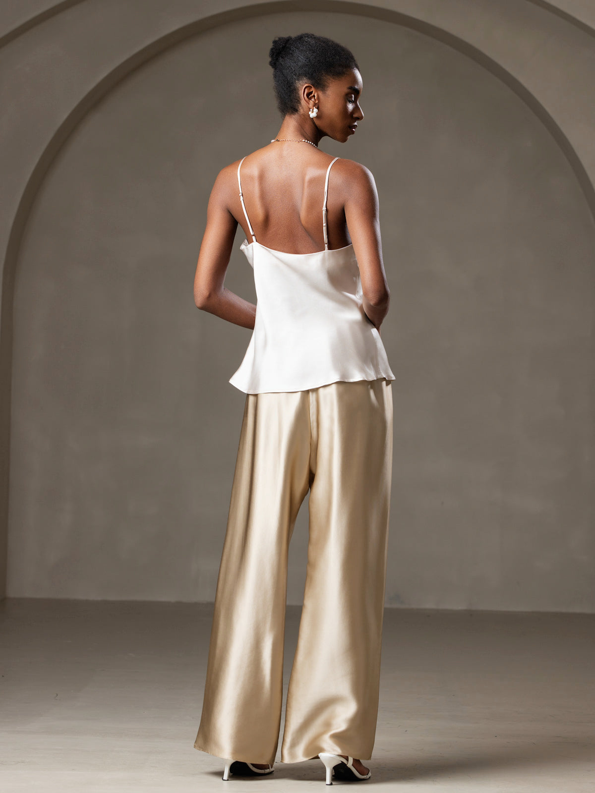 [Beige] SilkSilky-SE Rent Silke V-Hals Cami Toppar 002