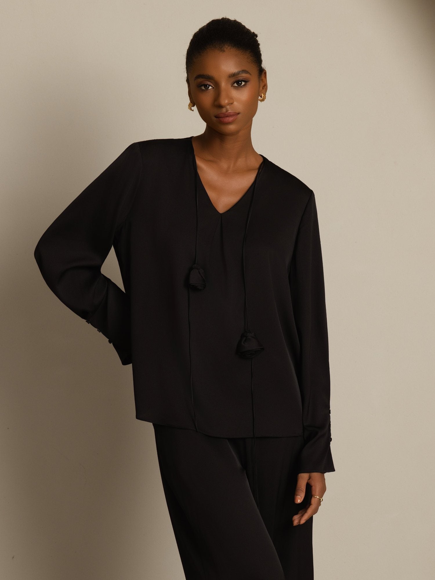 [Svart] SilkSilky-SE 19Momme Silke Lång Ärm V Ringning Blus 003