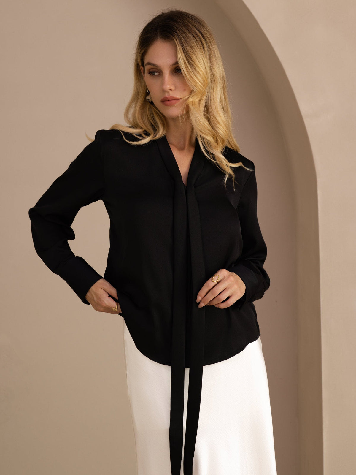 [Svart] SilkSilky-SE Long Sleeve Tie Neck Damblusar 002