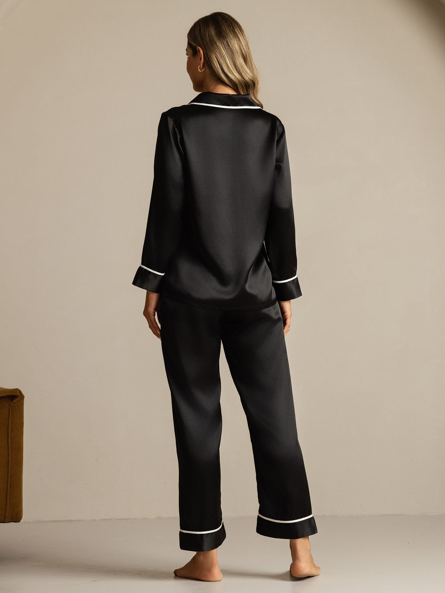 [Svart] SilkSilky-SE Lång Ärm Notchkrage Dam Pyjama 002