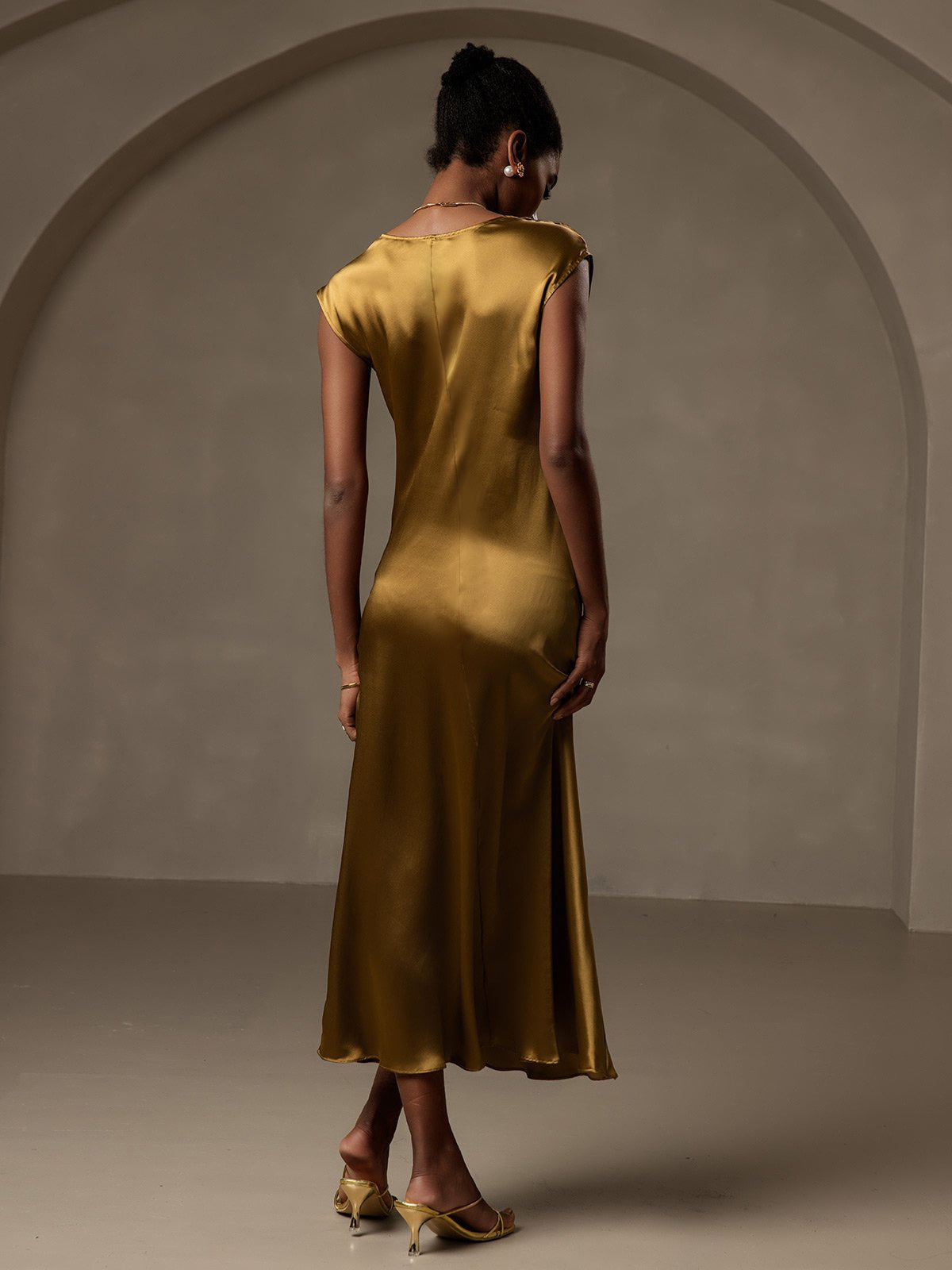 [Brun] SilkSilky-SE Kappärm Scoop Neck Klänning 002