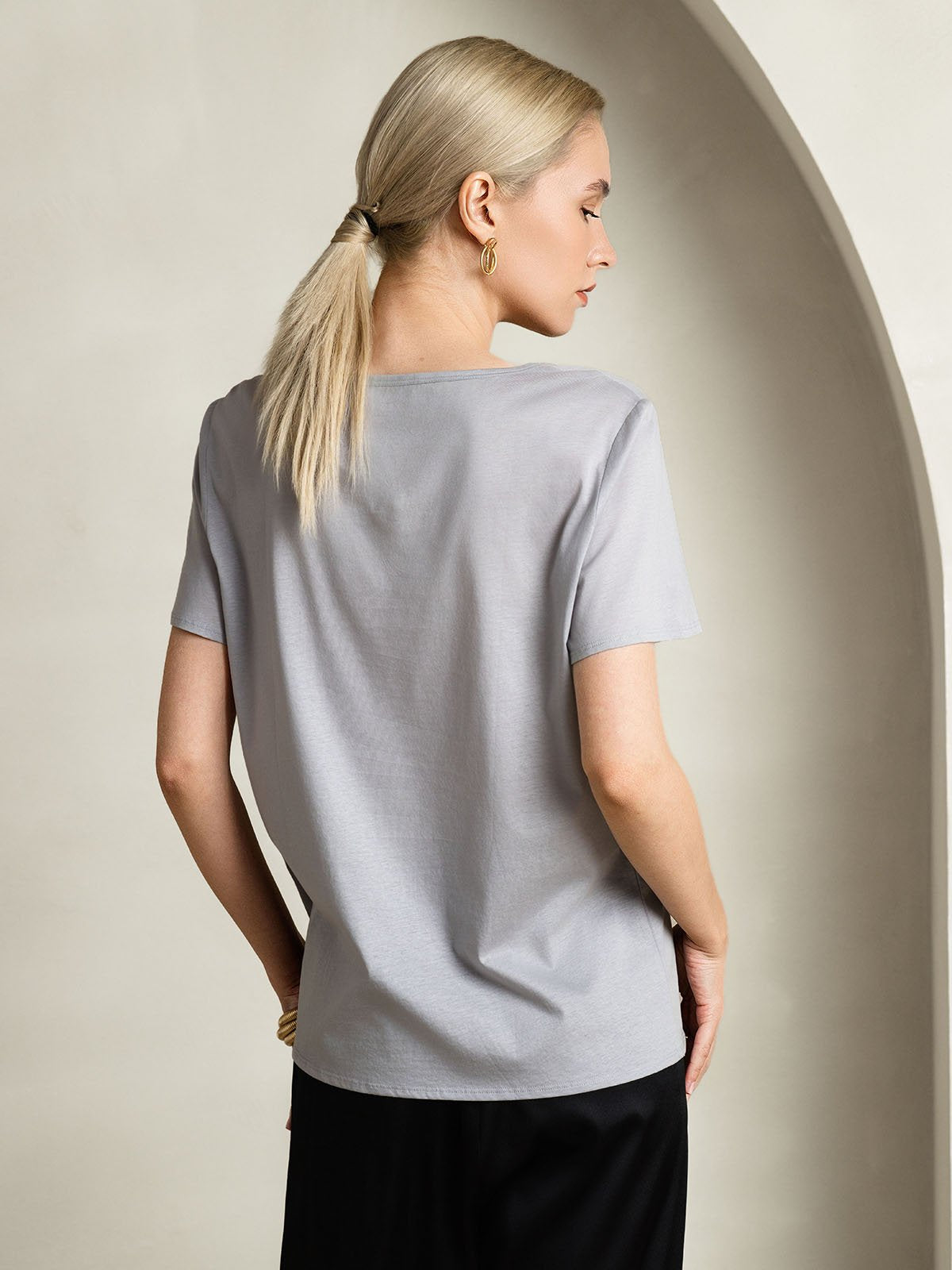 SilkSilky-SE Silke Kort Ärm V-Hals Dam T-Shirt Grå 002