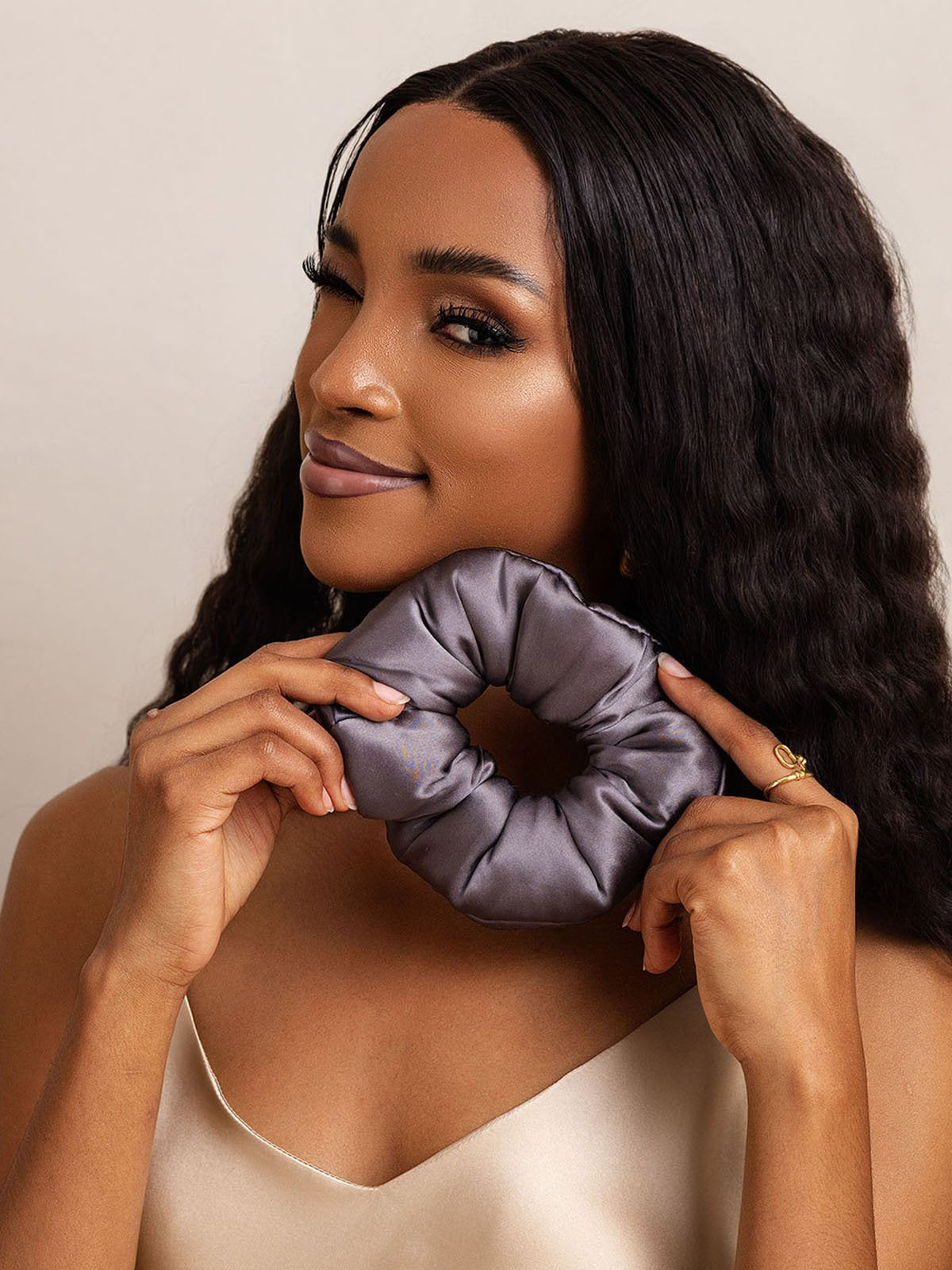 [Mörkgrå] SilkSilky-SE Rent Silke Scrunchie 001